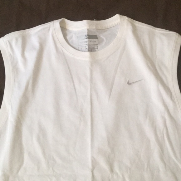 Nike dri fit sports tank top brand NWT 30$ - Picture 2 of 4